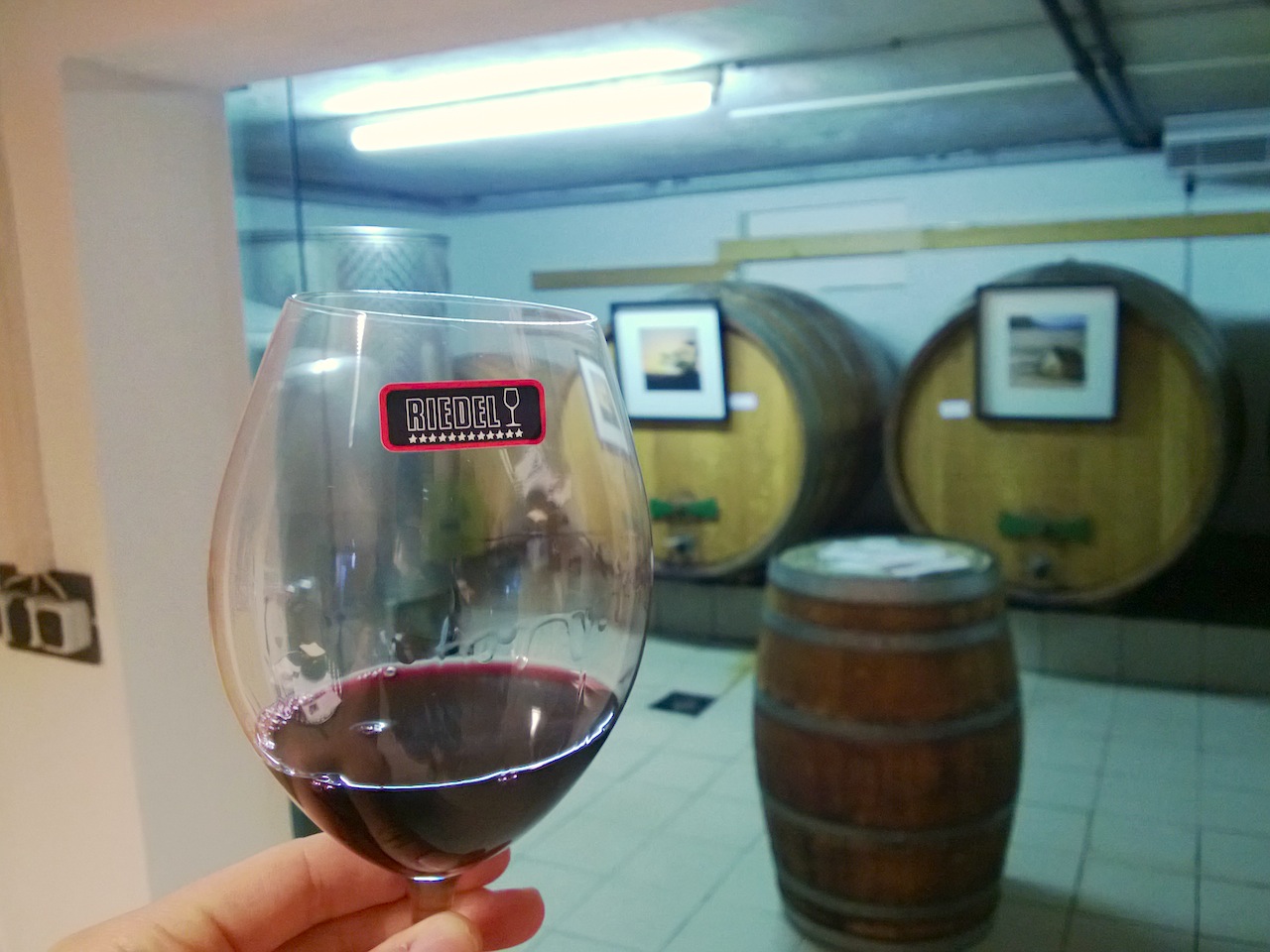 Mit dem speziellen Blaufränkisch-Glas stand dem Start der Weinverkostung beim Weingut Lehrner Florian nichts mehr im Wege.