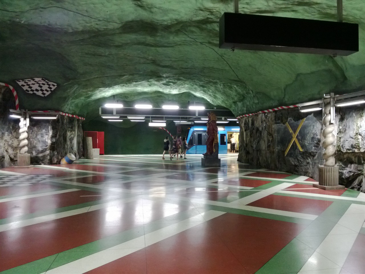 Besonders schick fanden wir außerdem die Gestaltung der U-Bahn Stationen.