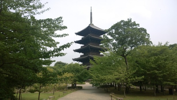 Weiter zum Toji Tempel. Dort befindet sich auch die höchste Pagode Japans.